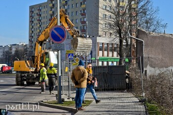 >Burzą, by postawić market