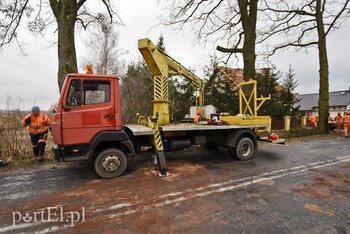 >Podnośnik hydrauliczny przygniótł rękę mężczyzny